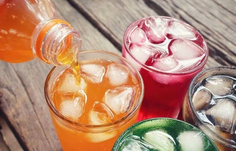 Mujeres que consumen una o más bebidas azucaradas, con mayor riesgo de cáncer de mama: estudio