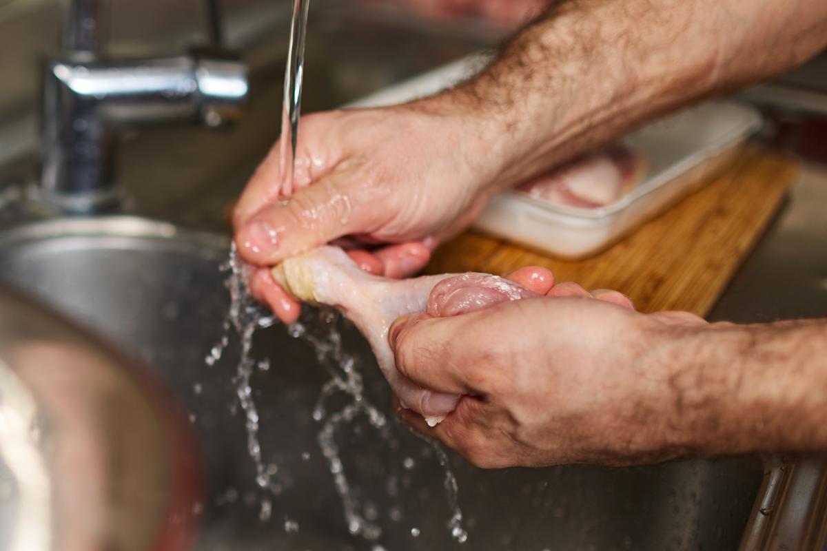 No lavar el pollo: las muertes por síndrome de Guillain- Barré siguen en aumento.