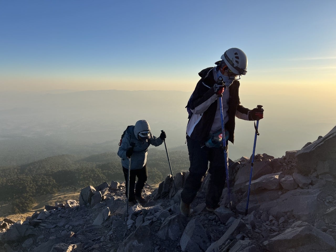 Yahel y Zenaida,  tuvieron cáncer de mama y hoy conquistan montañas: conoce su historia