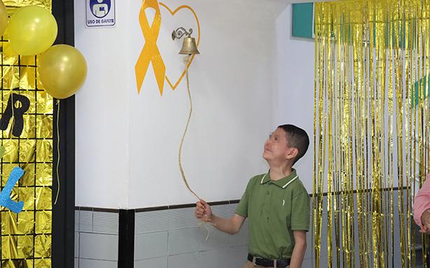 Niño de 10 años concluye su tratamiento por agresivo tipo de cáncer: “todo se puede, coman bien y nunca dejen de sonreír a la vida”