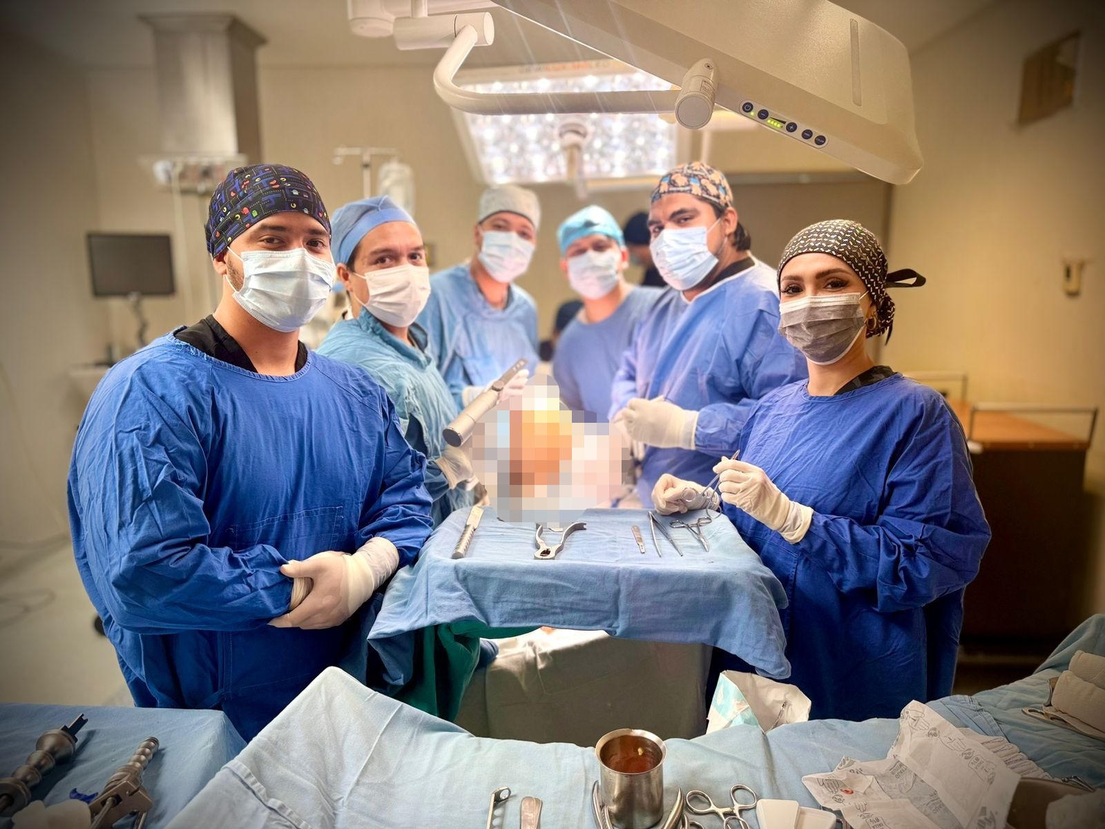 Realizan 26 cirugías de reemplazo total de rodilla y cadera en el ISSSTE