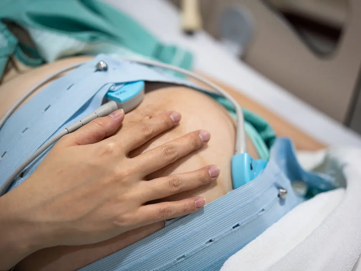 Juana pasó 12 horas con su bebé muerta en el vientre: médicos en Puebla no le hacían caso