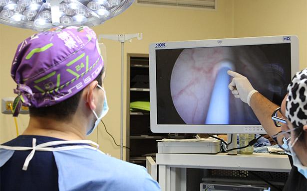 Retiran tumor ovárico de 22 kilogramos a una joven