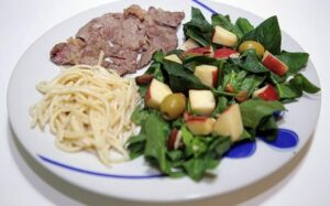 Alertan por consumo de sodio en exceso: no comas más de media cucharada cafetera de sal