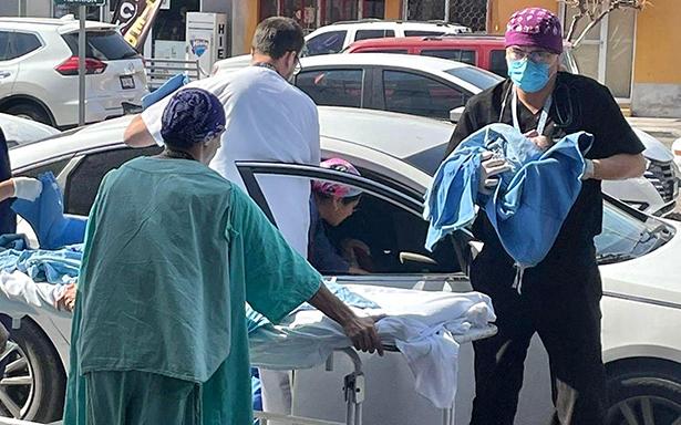 Atienden oportunamente a paciente que inició labor de parto en un automóvil