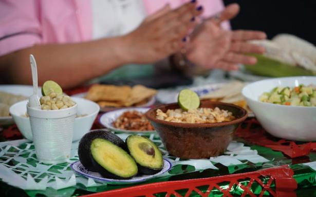 Platillos tradicionales mexicanos son saludables y nutritivos: IMSS propone adaptarlos