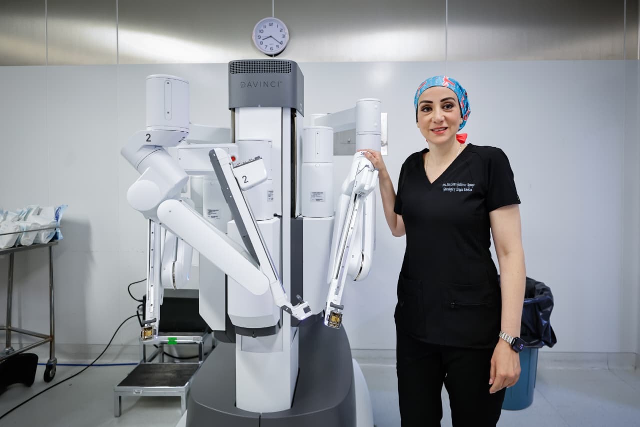 Cirujana encabeza primer procedimiento con robot Da Vinci X en hospital del ISSSTE