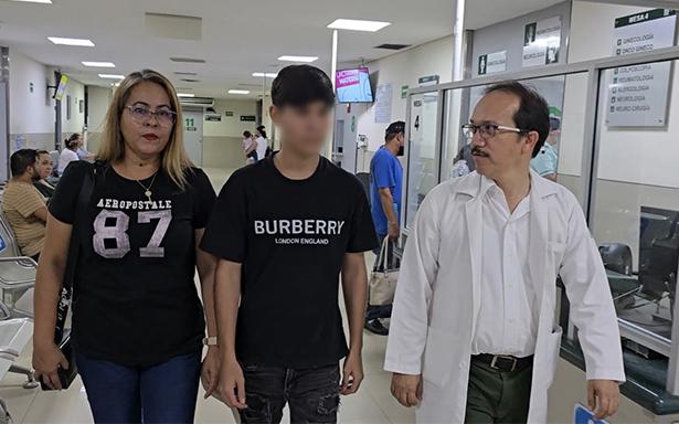 Adolescente de 17 años vence a la leucemia y toca la campana de la victoria