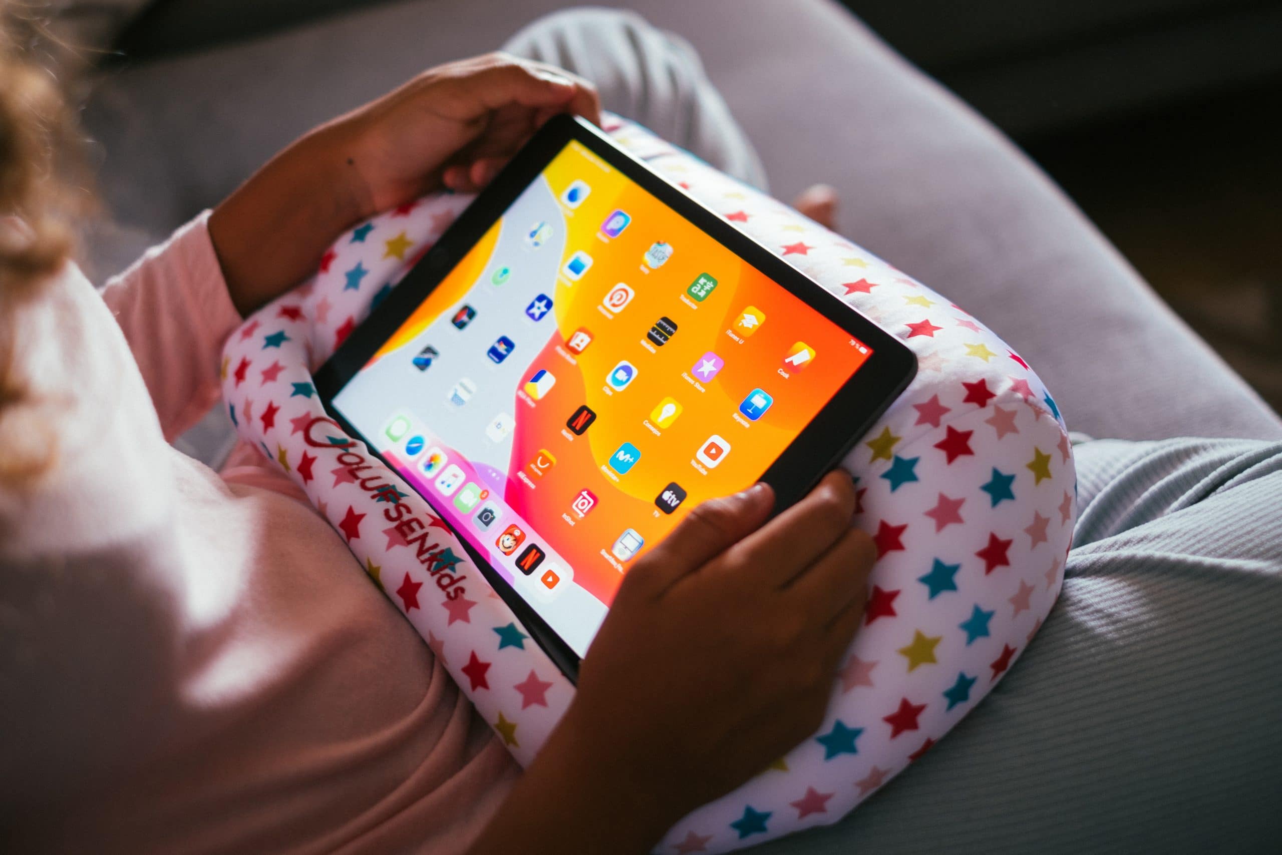 ¿Niños menores de cinco años con celulares y tablets? Esto puede afectar su cerebro