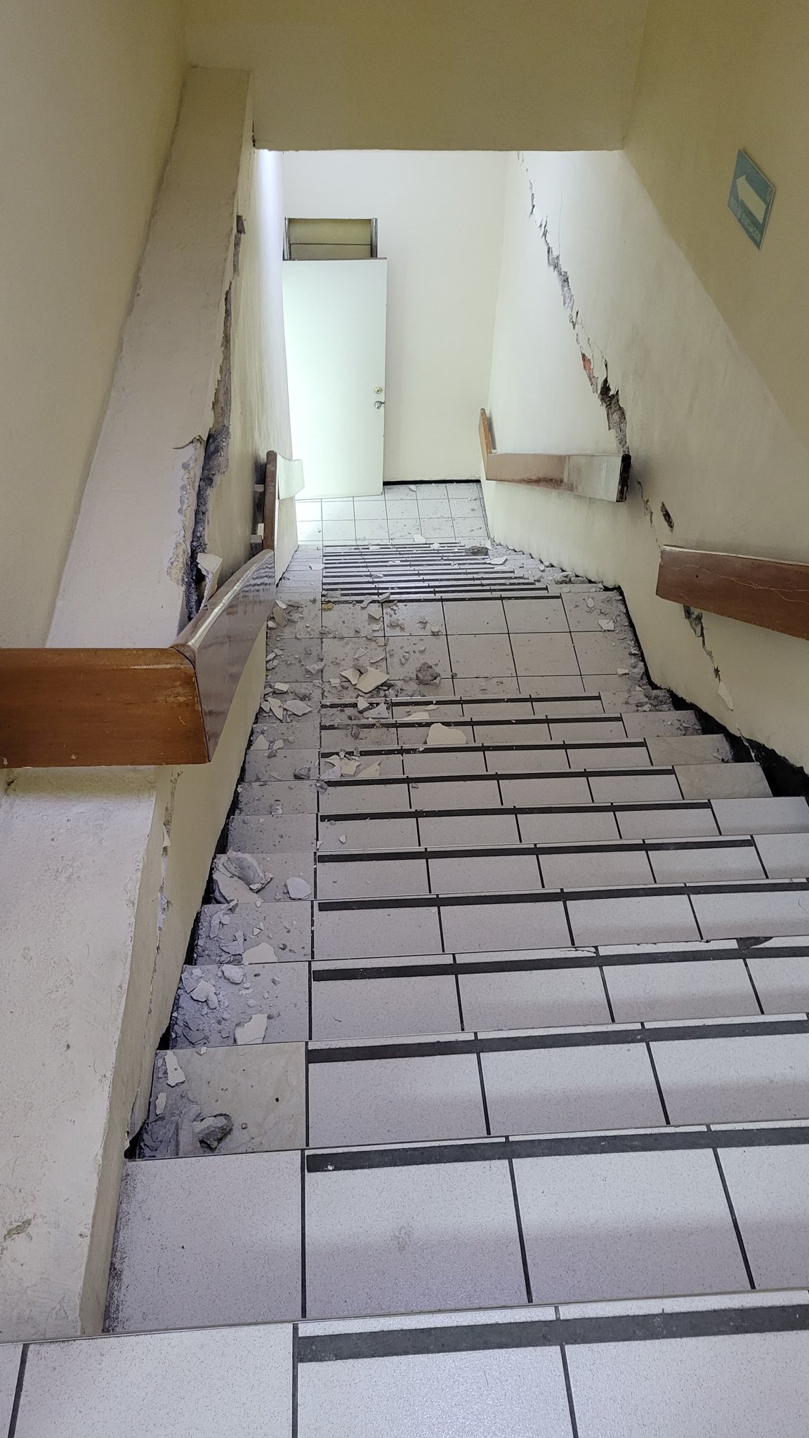 Caída de plafones y grietas en el Hospital La Raza tras sismo con epicentro en Guerrero