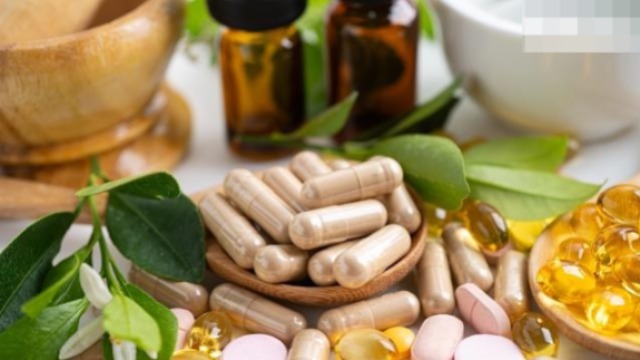 COFEPRIS impulsa regulación en materia de medicamentos, remedios herbolarios, y centros de mezclas