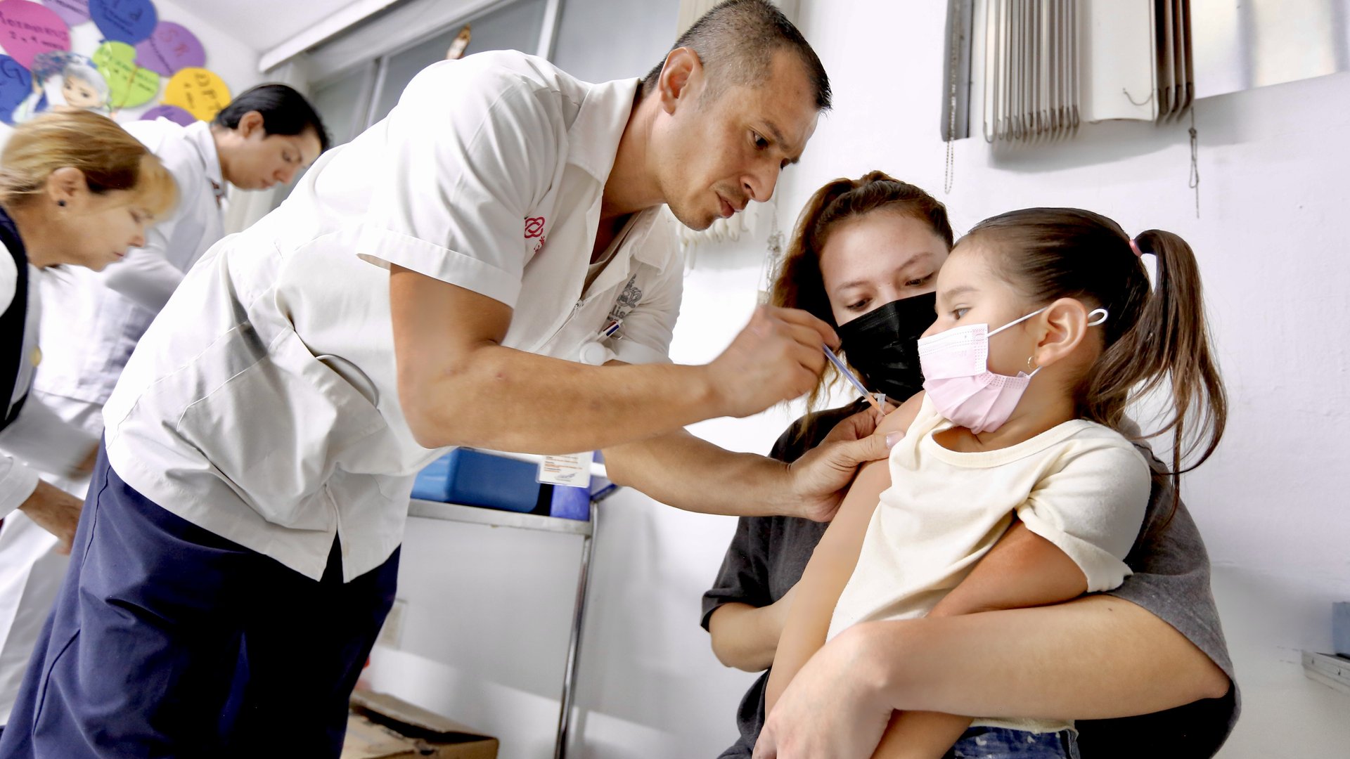 Más de 250 mil jaliscienses acudieron a vacunarse contra el sarampión el fin de semana