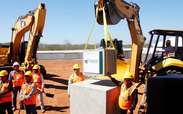 IMSS y gobierno federal colocan primera piedra del Hospital Regional de Especialidades en Culiacán