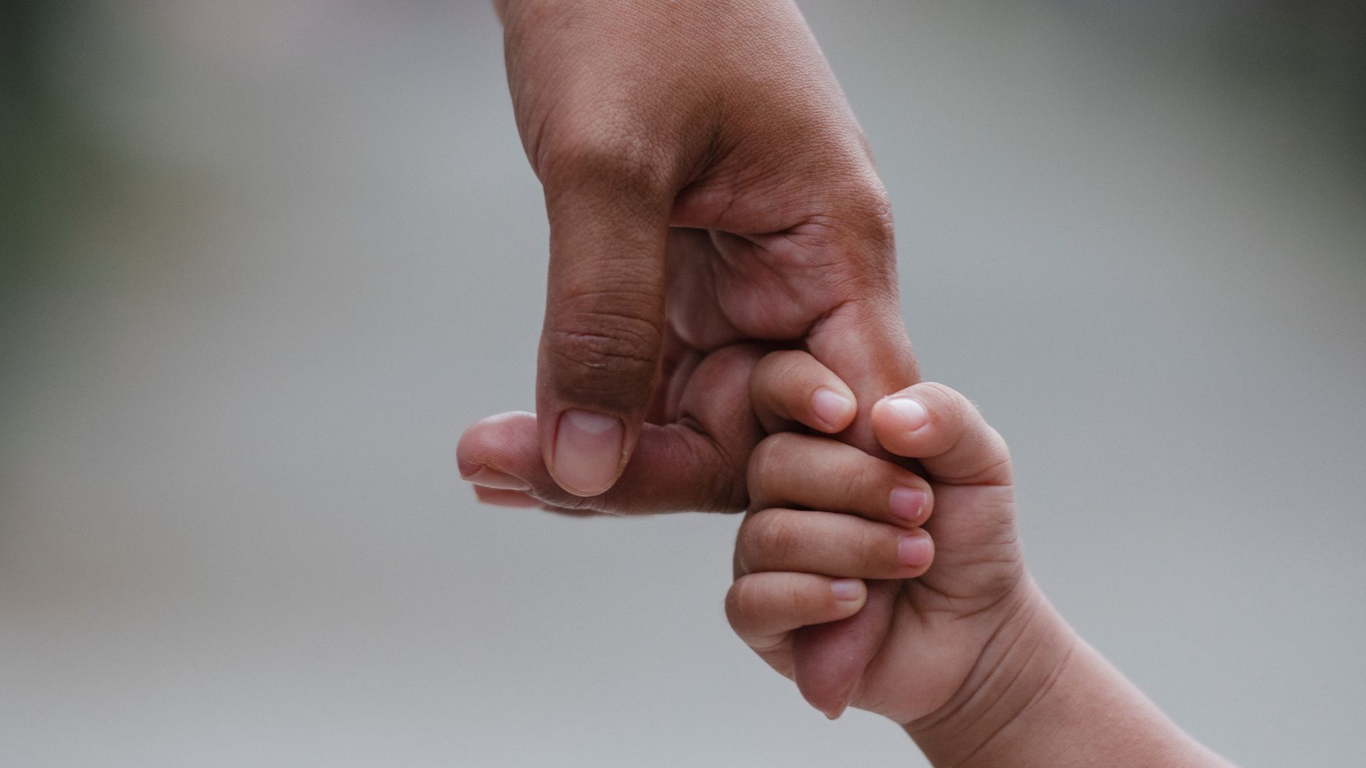 7 pasos para dar primeros auxilios psicológicos a niños y niñas ante crisis de violencia en Jalisco