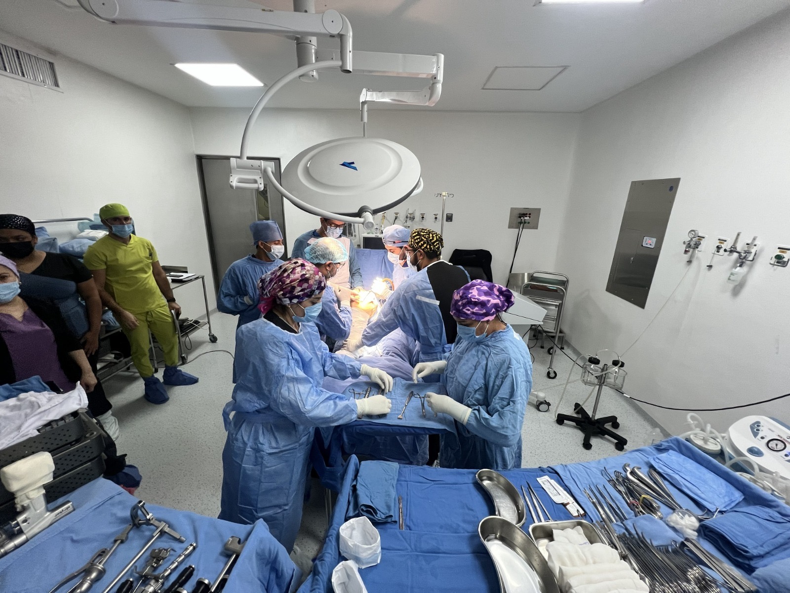 Récord: colocan prótesis de rodilla y cadera a 39 pacientes del ISSSTE en Durango