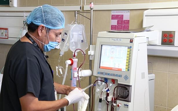 Hinchazón en las piernas y el rostro puede indicar enfermedad en los riñones: conoce más síntomas iniciales