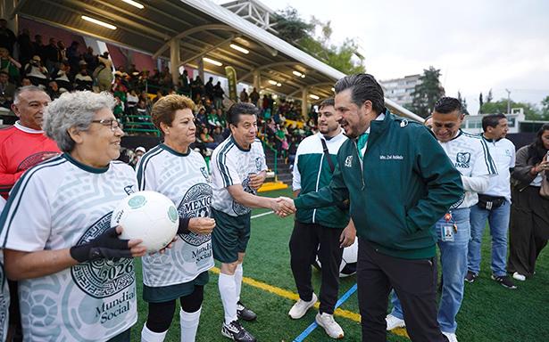No es broma: IMSS arranca torneo de Fútbol sin correr para personas adultas mayores