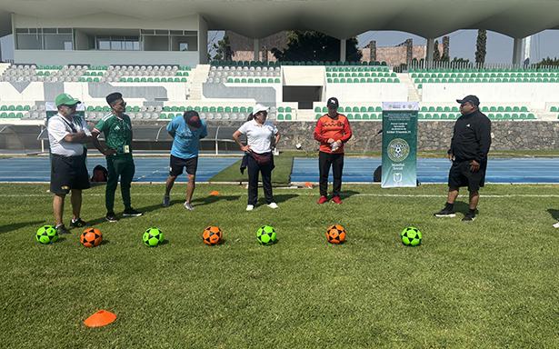 IMSS impulsa formación de primeros árbitros de fútbol para personas con Síndrome de Down