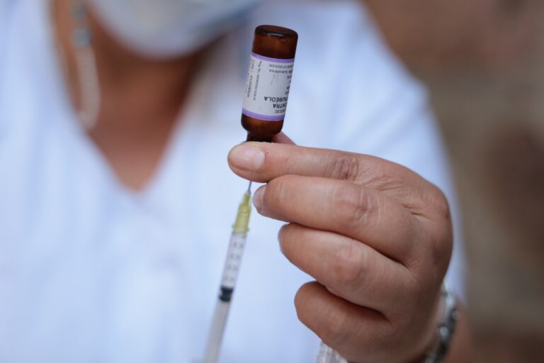 Invita Secretaría de Salud Jalisco, a vacunarse contra el sarampión en módulos extramuros: conoce la ubicación