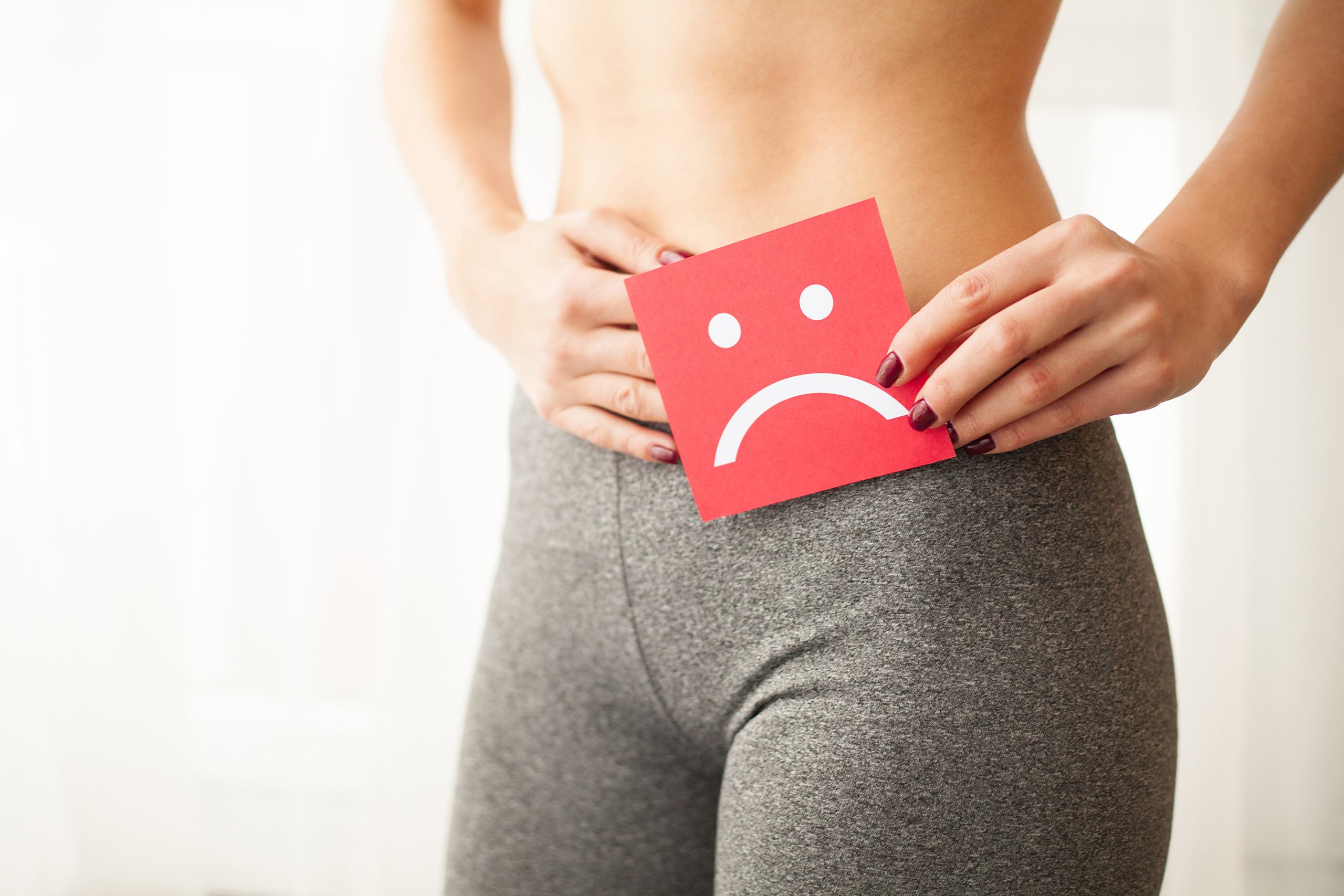 Ropa ajustada, telas sintéticas y calor pueden causar infecciones vaginales, ¿cómo prevenirlas?