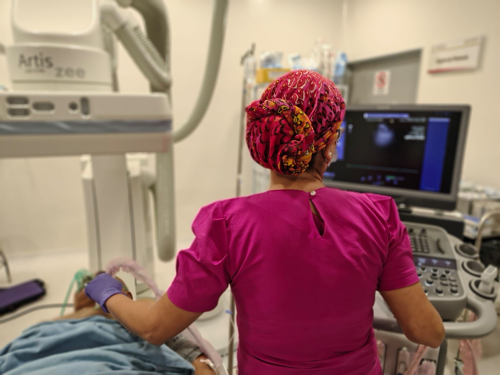 Realizan con éxito implante valvular aórtico transcatéter en el ISSSTE