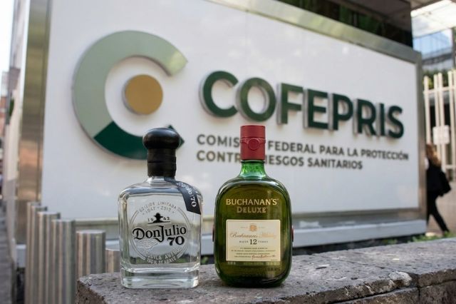COFEPRIS emite alerta por tequila Don Julio 70 y Buchanan’s falsos