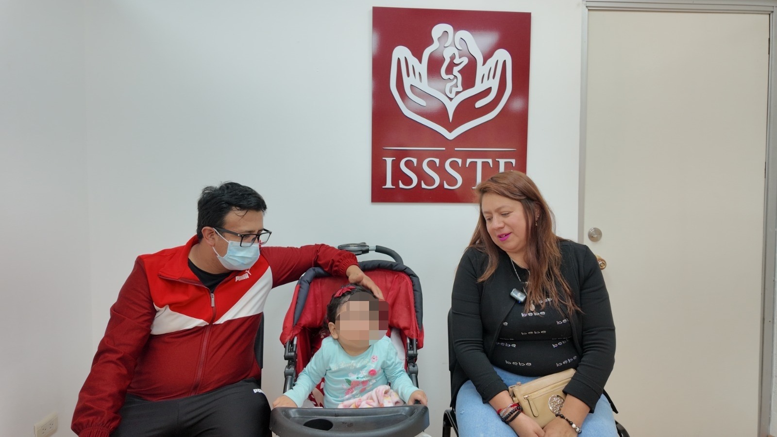 Niña de dos años vence al cáncer con tratamiento en el ISSSTE