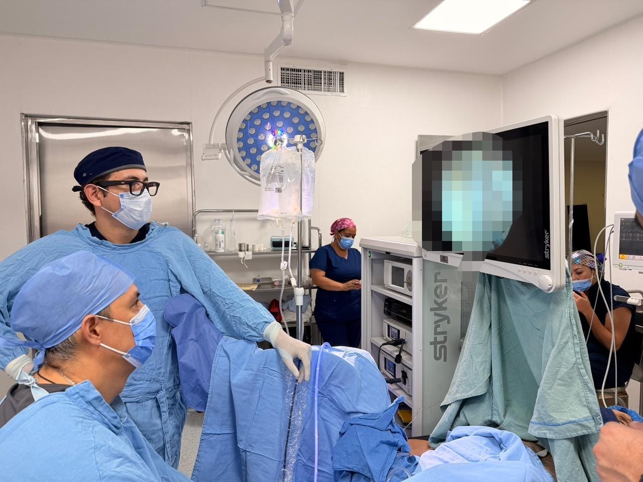 Benefician a 12 pacientes en Jornada Quirúrgica de próstata con láser de Holmio