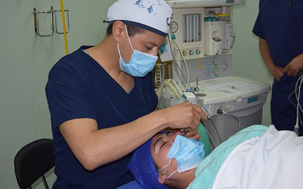 IMSS devuelve la vista a joven con catarata congénita tras 23 años de limitación visual