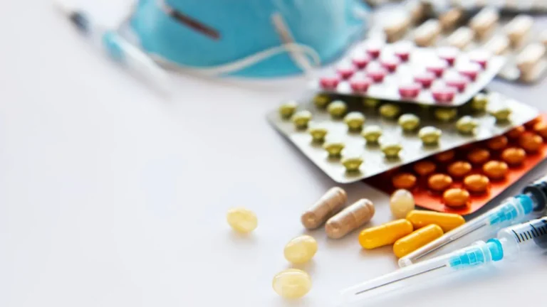 Presentan iniciativa para garantizar el reembolso de gastos de medicamentos frente a desabasto