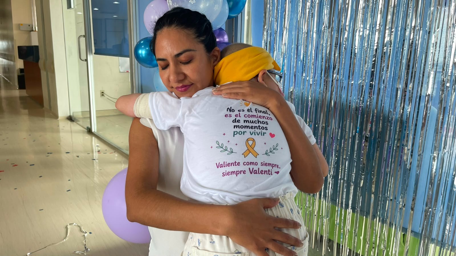 IMSS Bienestar celebra toque de campana de menor tras concluir tratamiento oncológico en Yucatán
