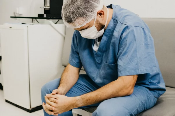 Violencia contra el personal de salud sigue siendo un desafío, advierte la OPS