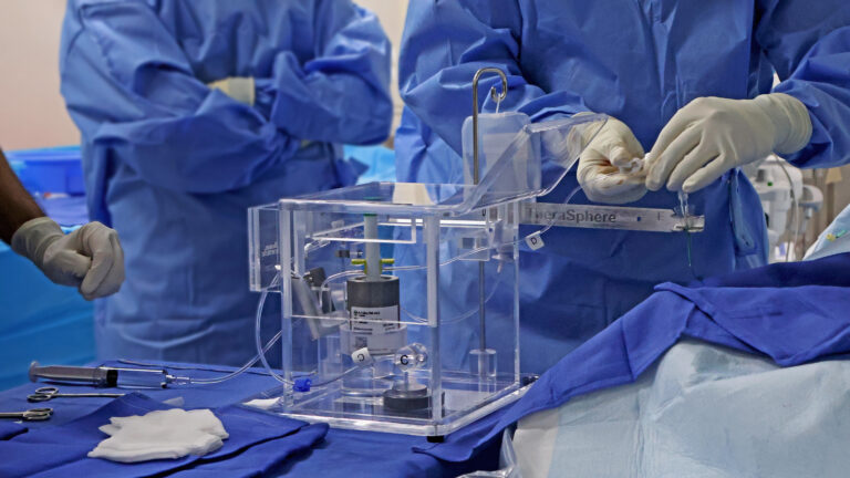 Presentan nuevas alternativas para el tratamiento del cáncer de hígado