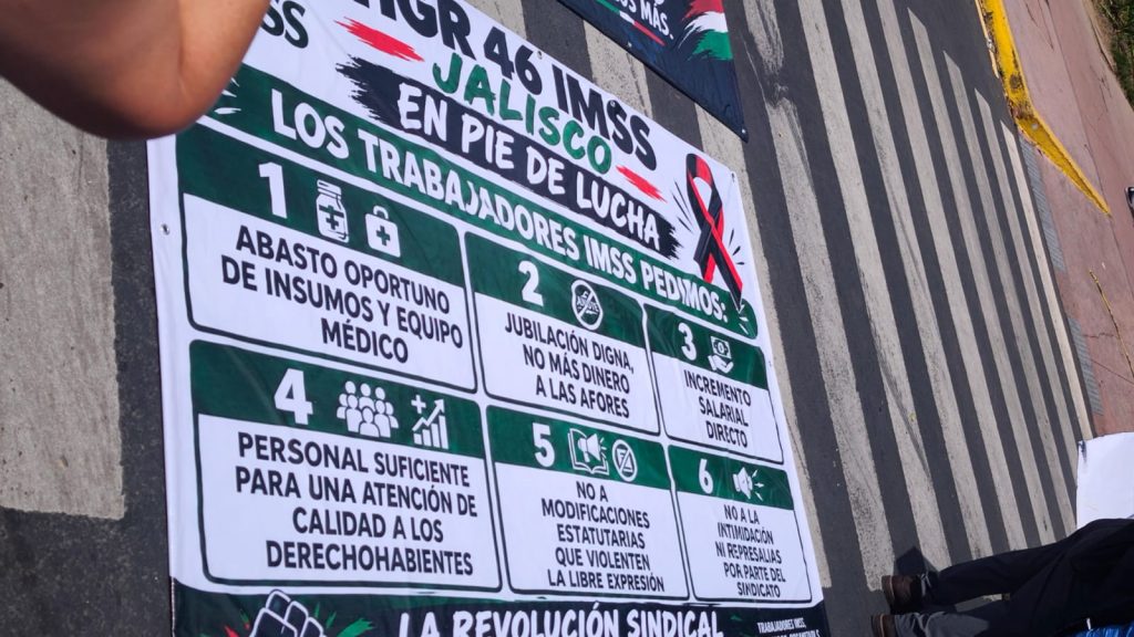 ¿Colapso en el IMSS? Marcha en Vallarta expone falta de insumos y enfermeras rebasadas