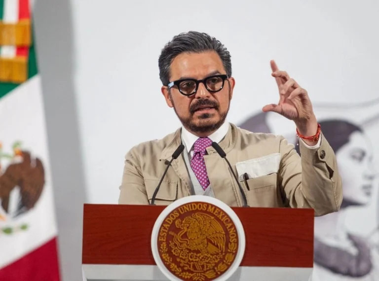 Zoé Robledo gana 225 mil pesos mensuales: ¿cuánto gana un médico en el IMSS?