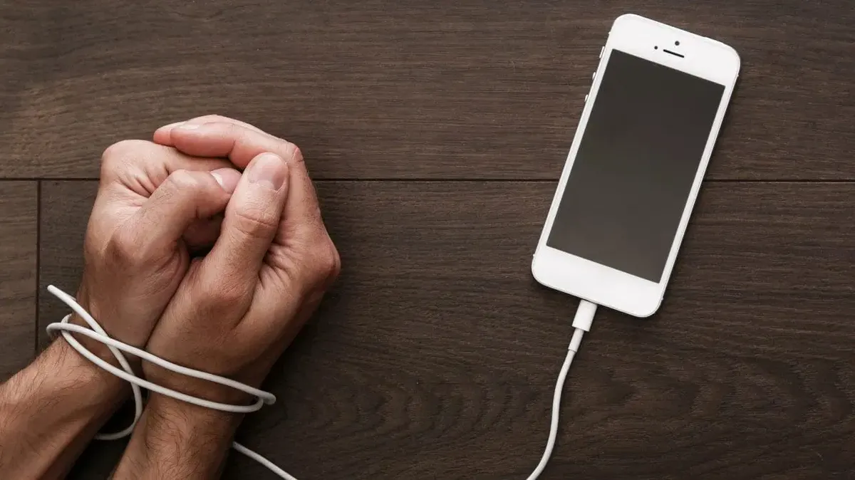 Alerta Secretaría de Salud Jalisco sobre los efectos del uso excesivo del celular